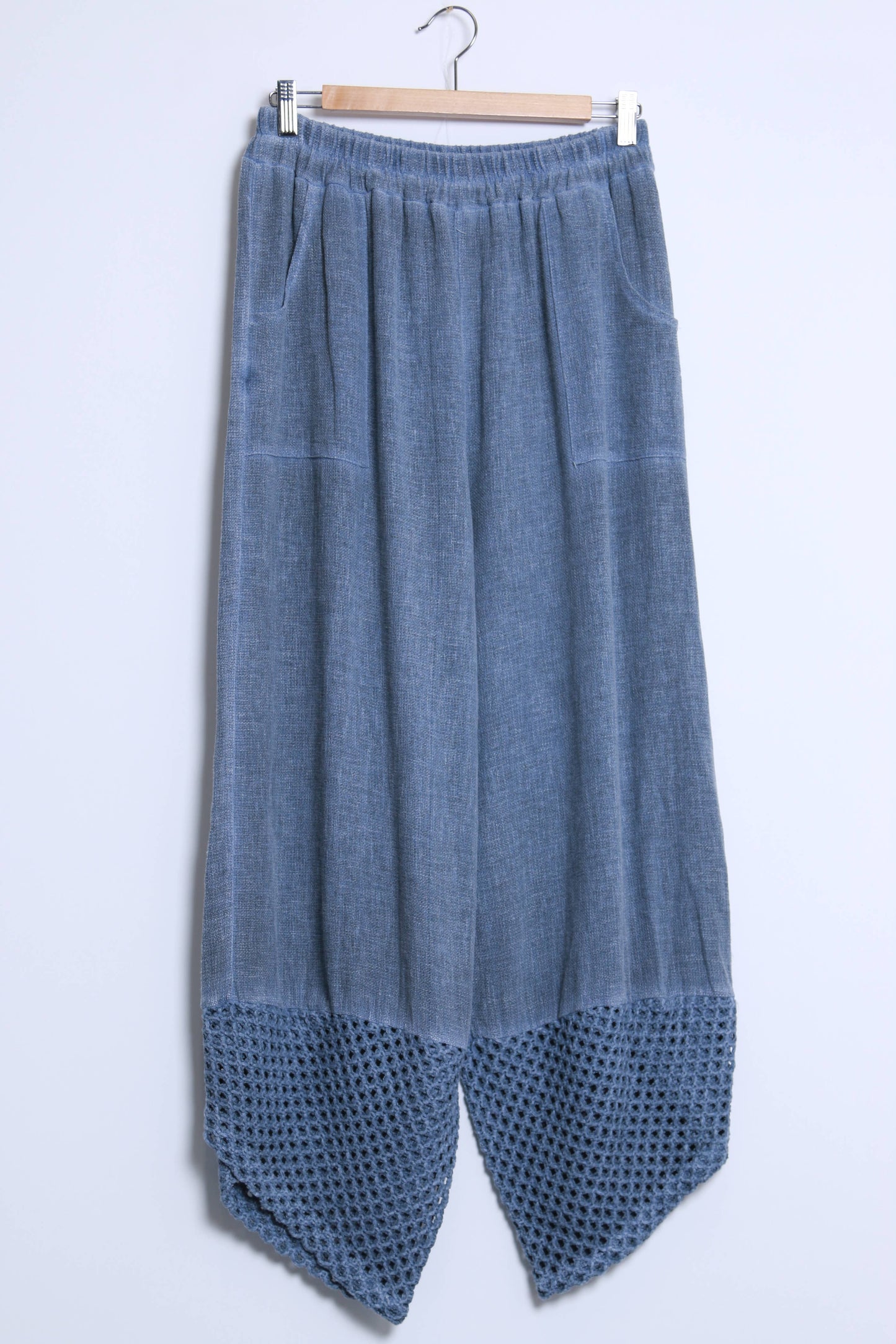 Mesh-bottom pants in cotton linen