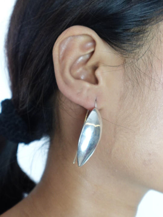 Sleek Nova Ovals - Polished Silver Long Oval Earrings – Ultra Minimal Chic.